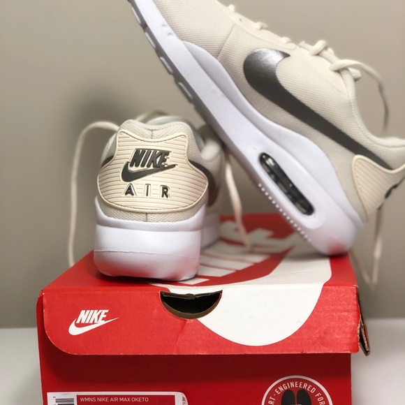 Women’s Nike air max shoes - Picture 3 of 4